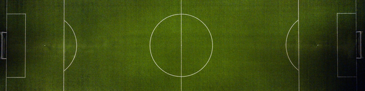 世界杯球迷论坛界面 - 显示多个热门讨论帖